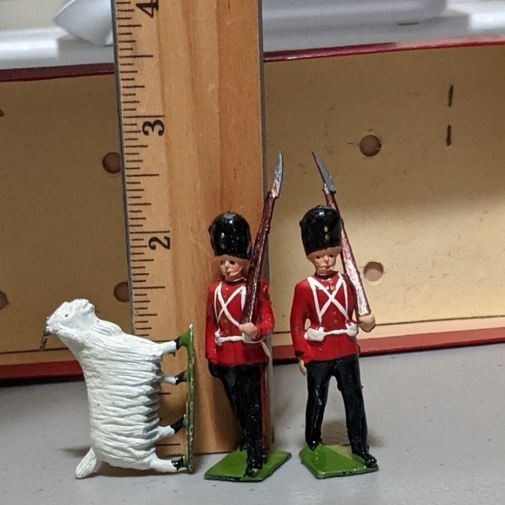 Miniatures the Royal Welsh fusiliers 6 soldiers and goat mascot in box - Picture 6 of 12